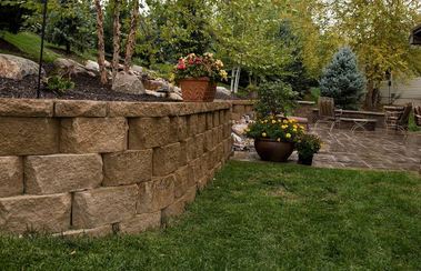 fully finished retaining wall made of pavers