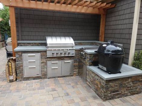 picture of a custom outdoor kitchen next to the house